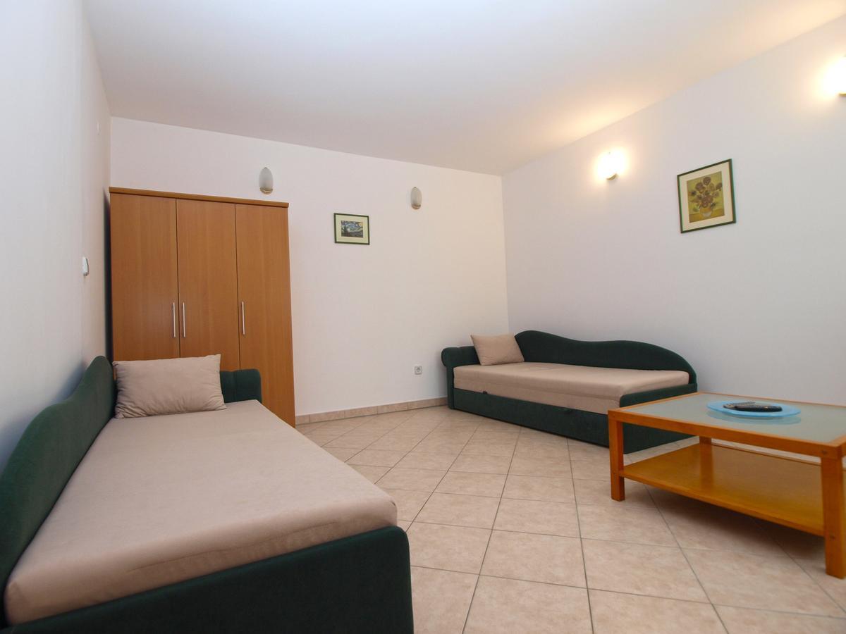 Apartment Alma 1600 พูลา ภายนอก รูปภาพ